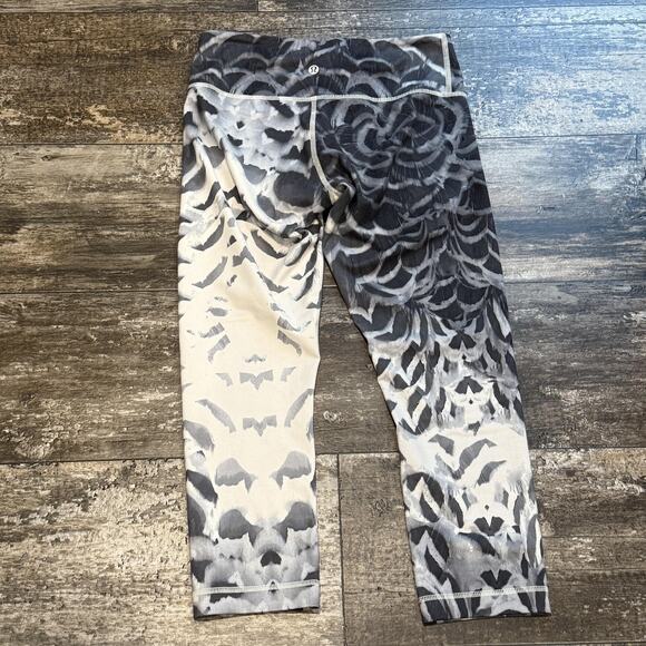 Lululemon Pants Womens 6 Black White Capri Crop High Rise Wunder Under Patterned - Picture 6 of 14